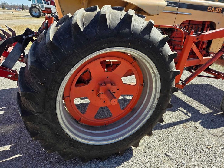 case-730-tractor-image-12