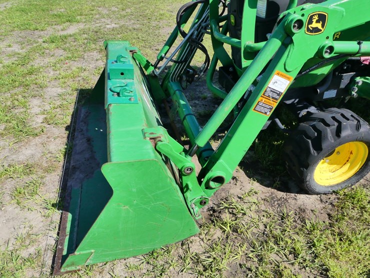 2014-john-deere-1025r-image-9