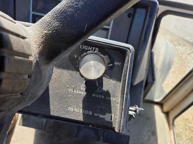 case-2290-tractor-image-55