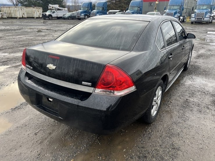 2011-chevrolet-impala-sedan-image-4