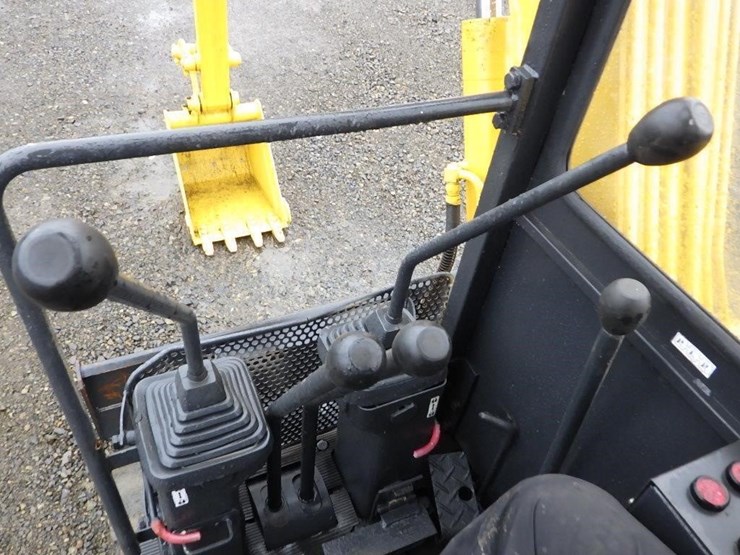 komatsu-pc28uu-image-33