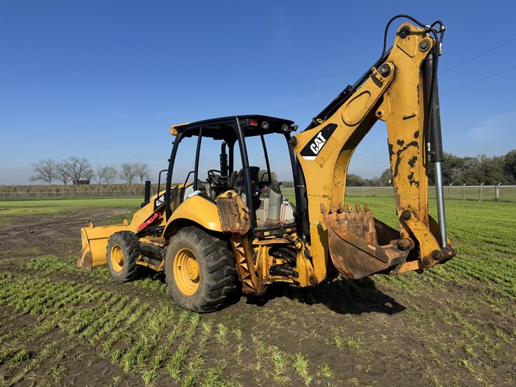 2015-caterpillar-420f-image-3