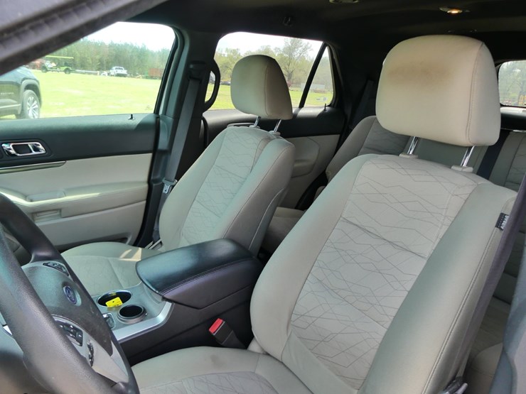 2011-ford-explorer-image-10