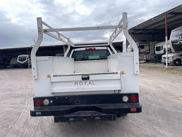 2015-chevrolet-silverado-2500-image-10