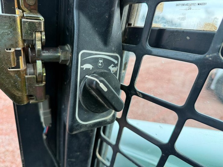 bobcat-t650-image-40