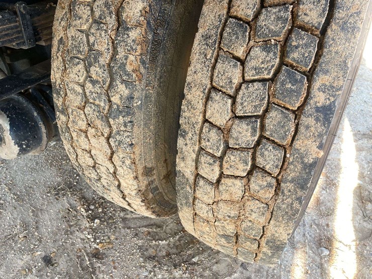 2013-international-durastar-4300-image-23