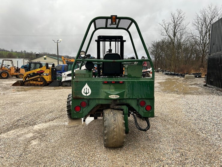 moffett-off-road-forklift-image-3