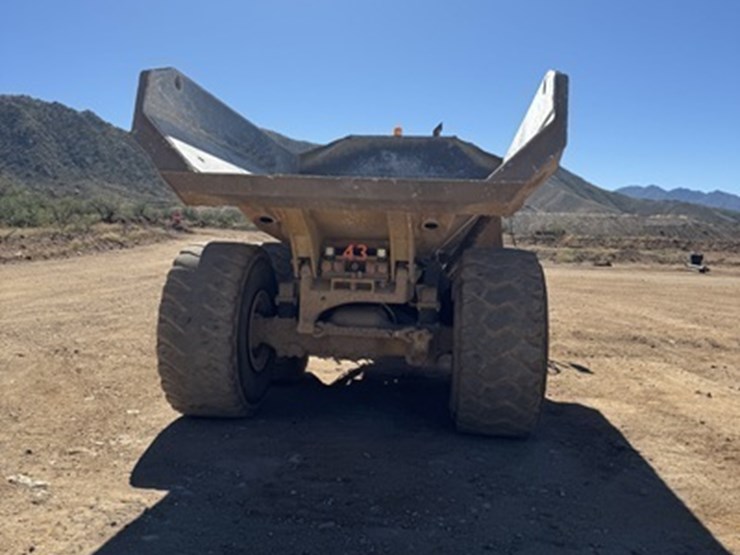 2013-caterpillar-740b-image-4