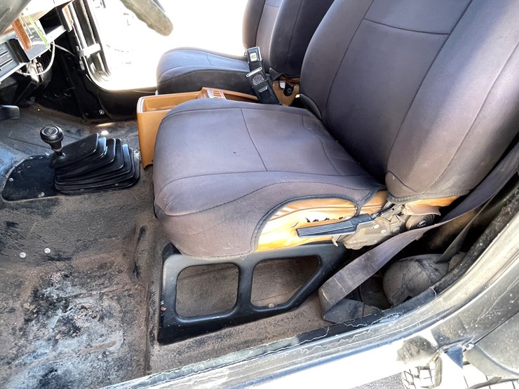 1994-jeep-wrangler-image-21