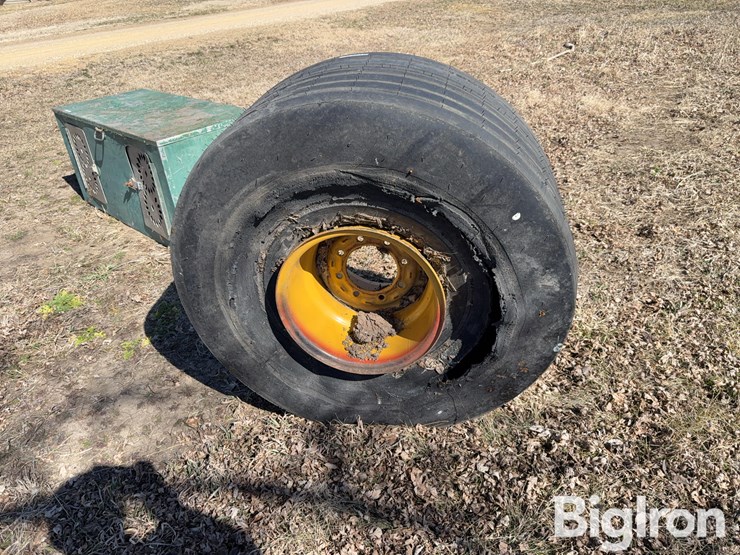 vermeer-baler-tire-and-rim-image-6