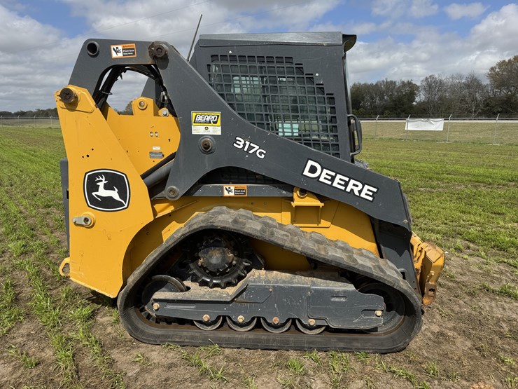 2022-deere-317g-image-5