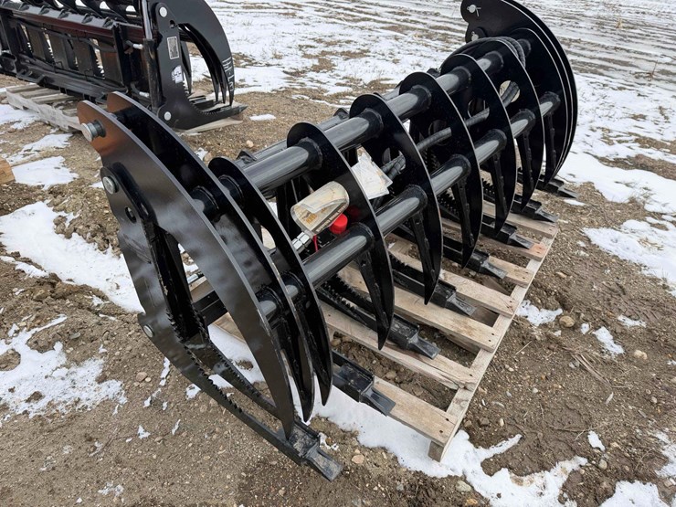 curved-log-grabber-image-1