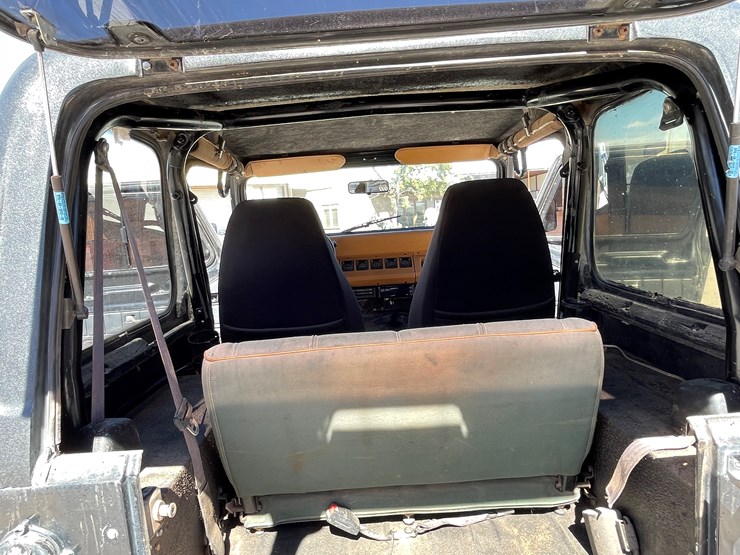 1994-jeep-wrangler-image-16