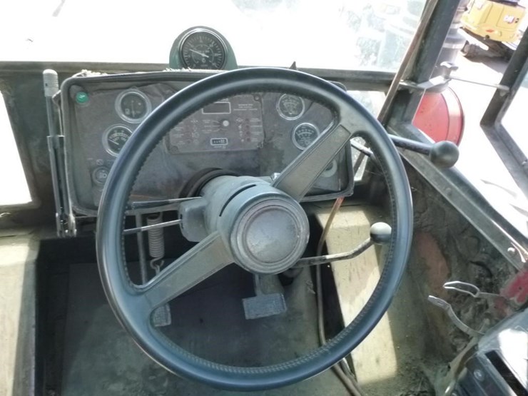 1982-versatile-875-image-8