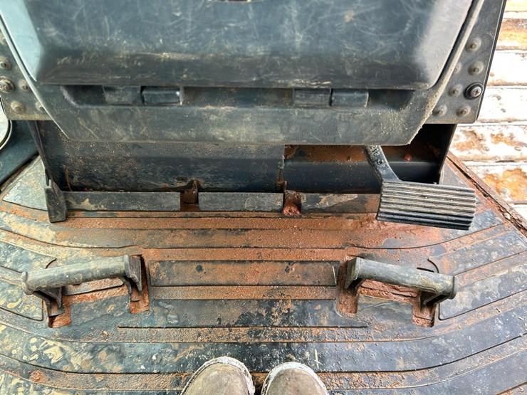 2018-deere-650k-image-24