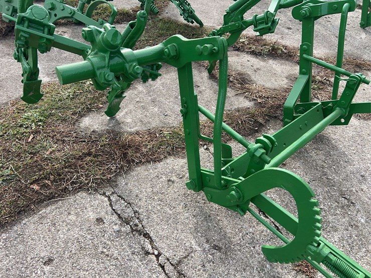 john-deere-one-row-mounted-cultivator-image-5
