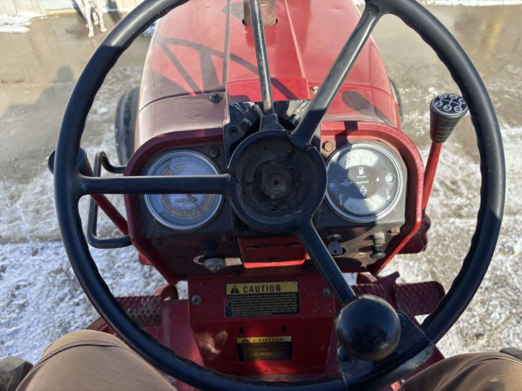 1974-farmall-666-gas-tractor-image-23