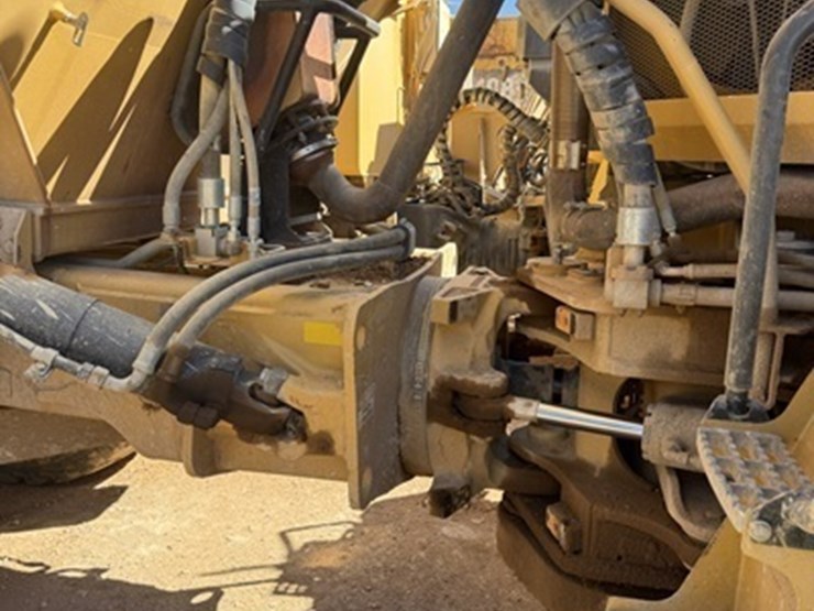 2013-caterpillar-740b-image-5