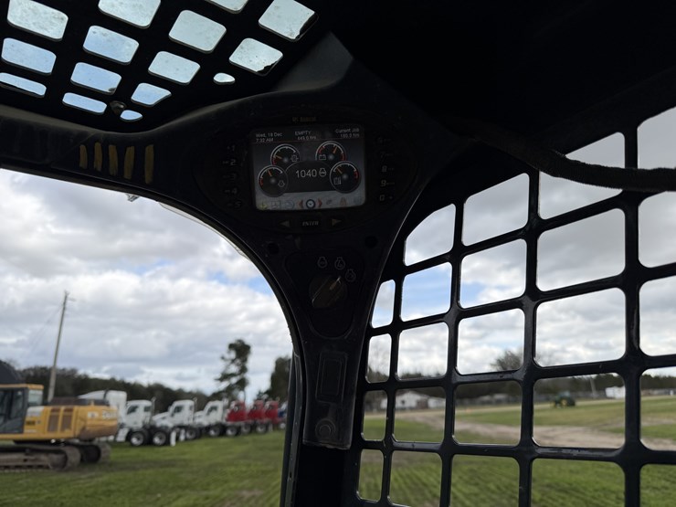 2015-bobcat-t590-image-15