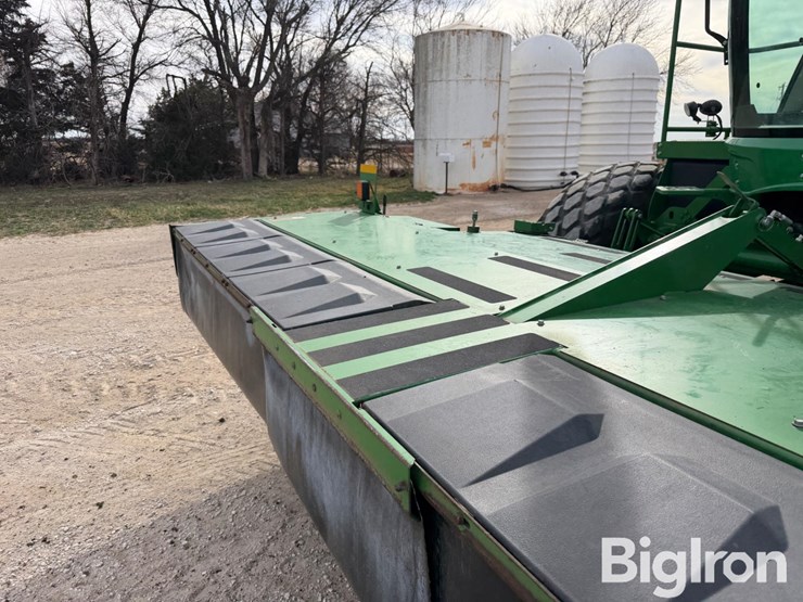 2021-john-deere-w235-image-17