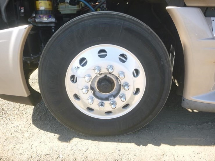 2012-freightliner-cascadia-125-image-25