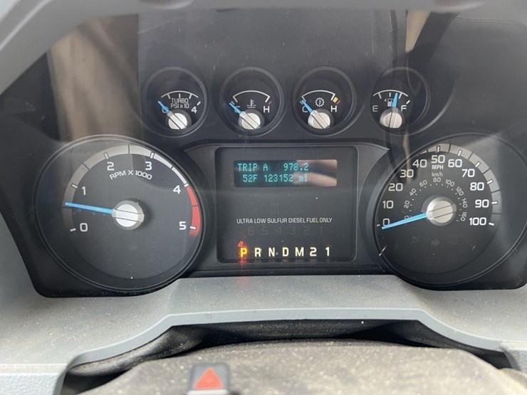 2011-ford-f550-image-33