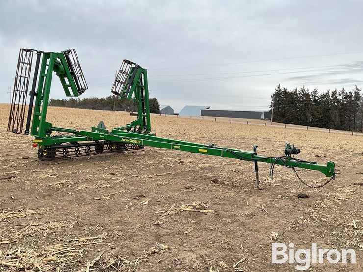 john-deere-200-image-3