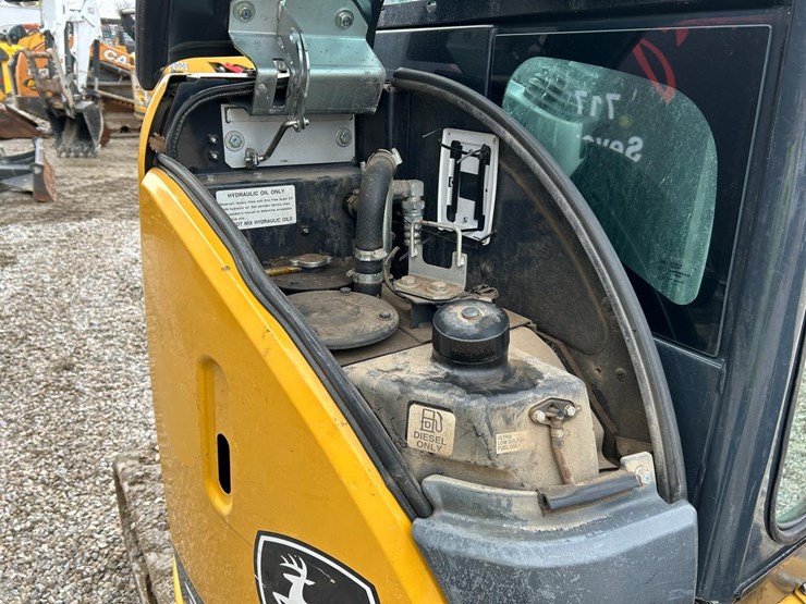 2022-deere-30g-image-14