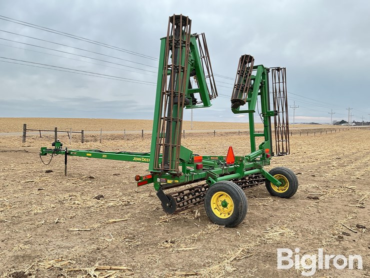 john-deere-200-image-7