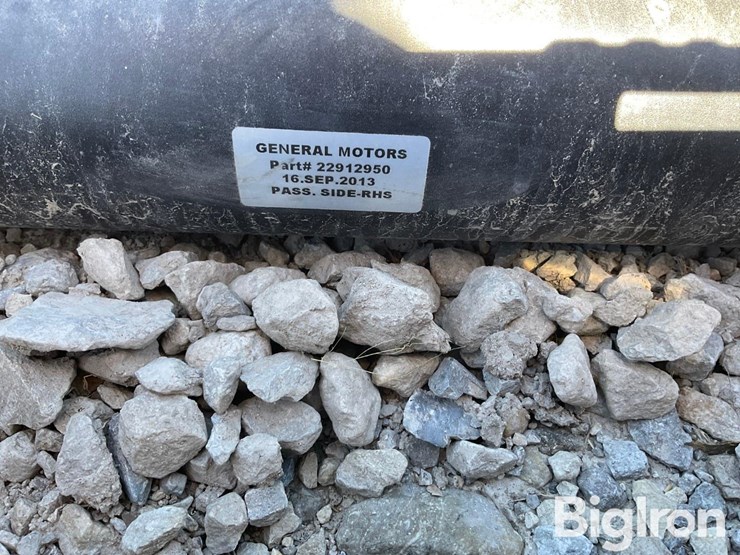 2014-chevrolet-3500-image-13