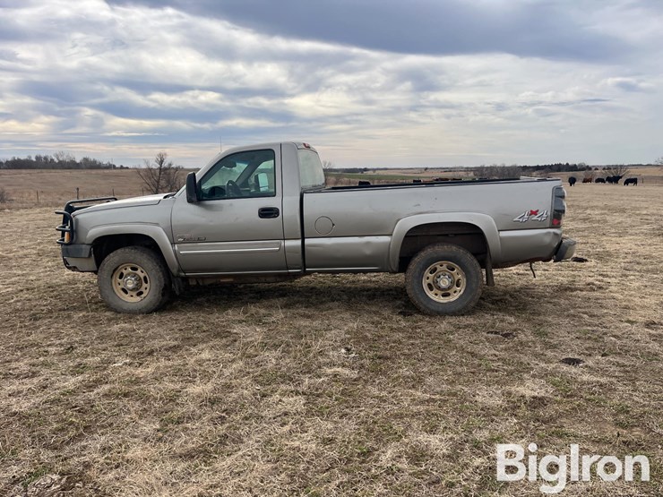 2003-chevrolet-silverado-2500-image-8