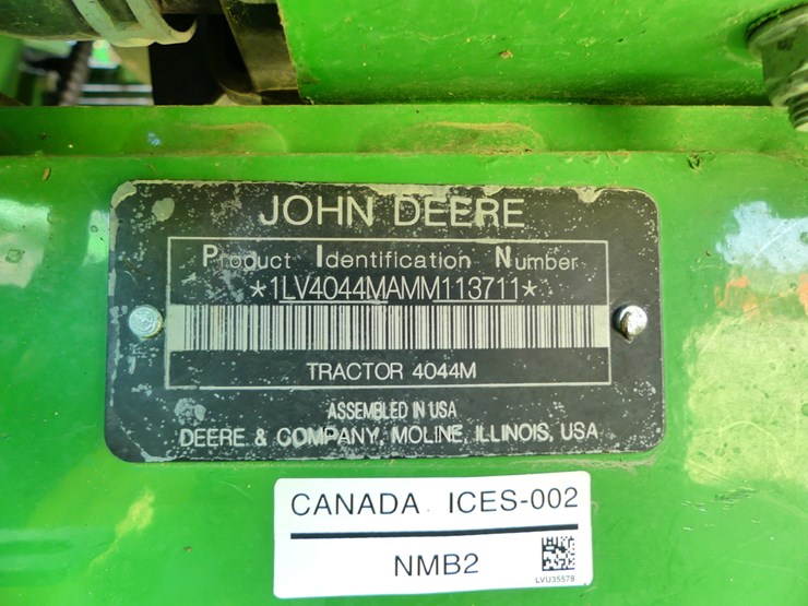 2021-john-deere-4044m-image-17