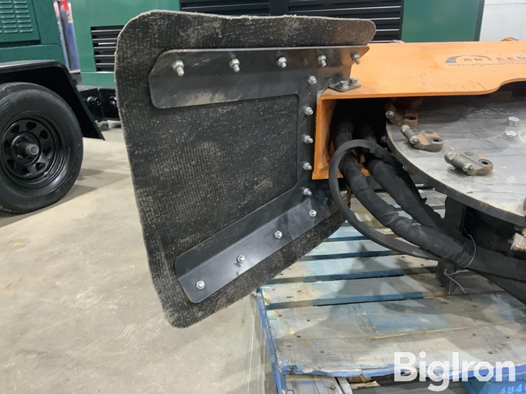 2025-massey-ferguson-730-image-16