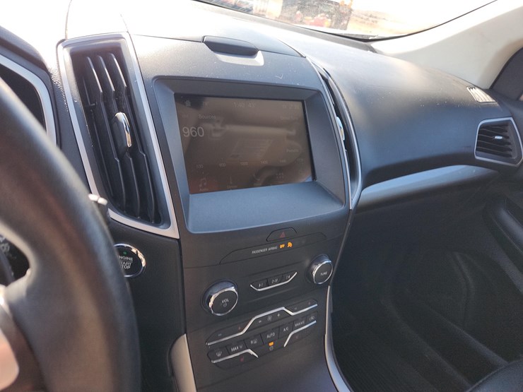 2019-ford-edge-sel-image-17