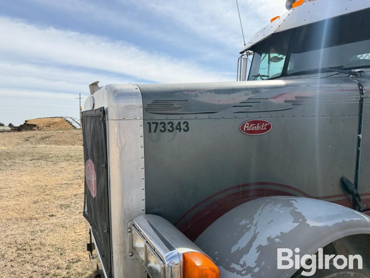 1999-peterbilt-379-image-9