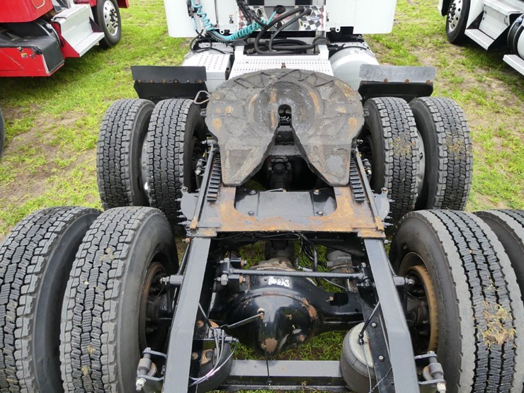 2018-peterbilt-579-image-5