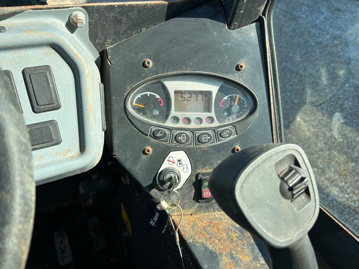 2020-bobcat-l23-image-21