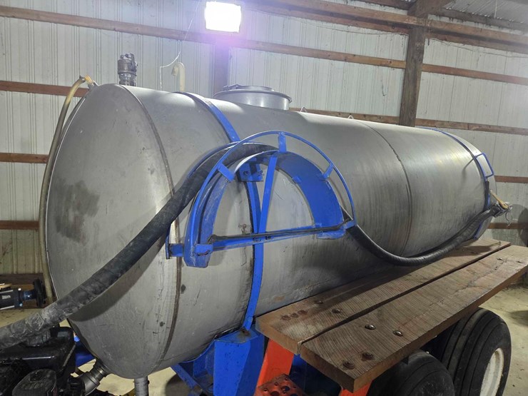 1000-gallon-liquid-nurse-trailer-image-25