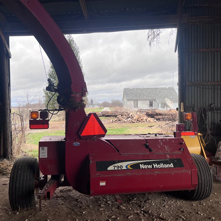 NEW HOLLAND 790