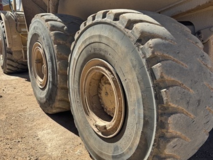 2013-caterpillar-740b-image-9