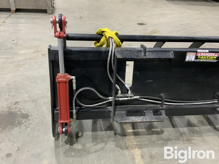 2025-massey-ferguson-730-image-12