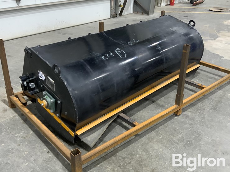 2025-massey-ferguson-730-image-3