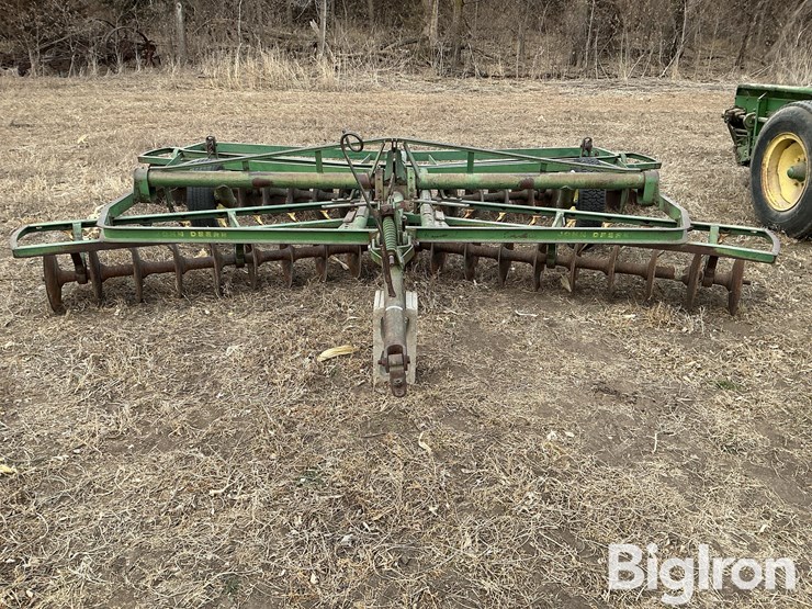 john-deere-bw-image-2