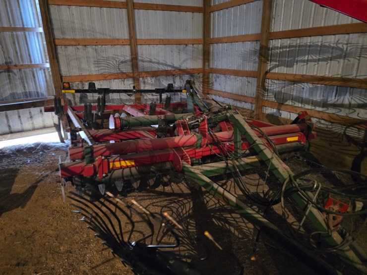 #515-•-brillion-9-shank-chisel-plow-image-1