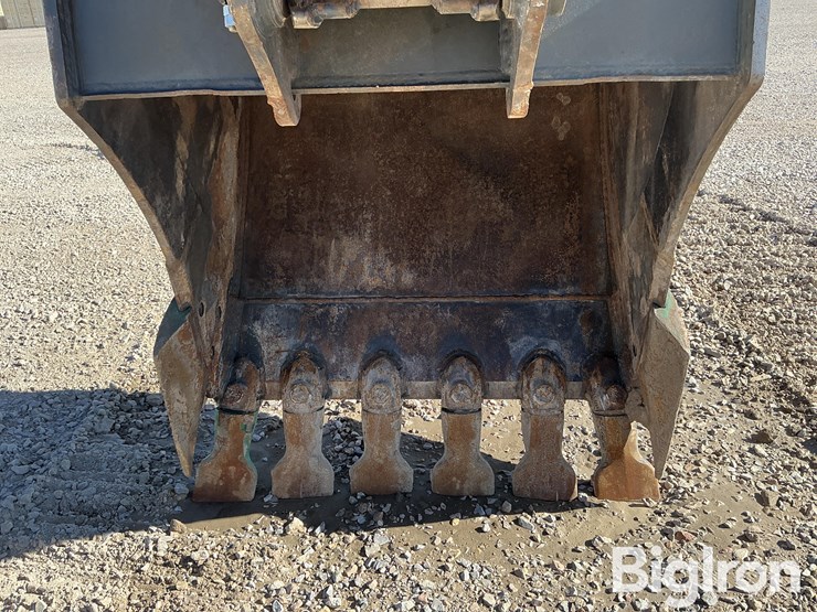 2021-john-deere-210-image-10