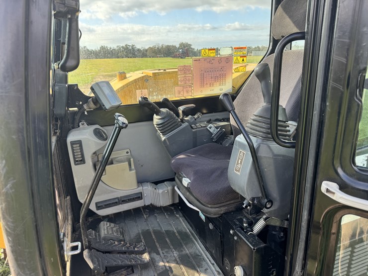 2015-caterpillar-308e-image-14