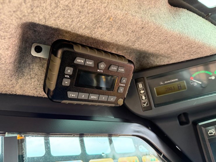 2020-deere-317g-image-41