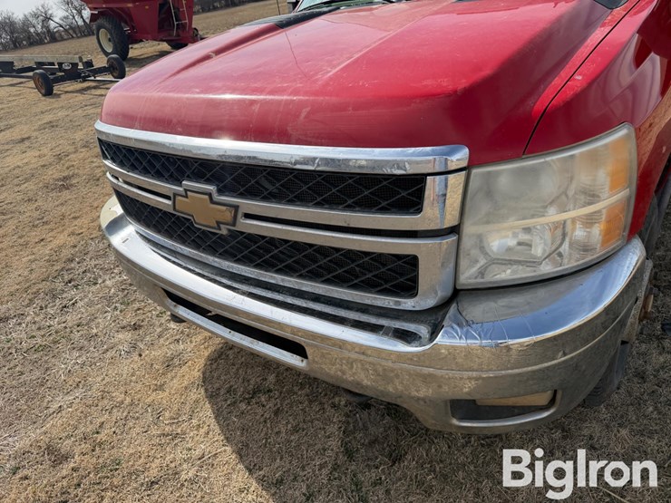 2011-chevrolet-3500-image-13