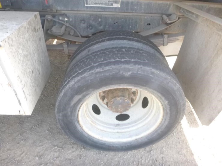 2011-ford-f550-image-17