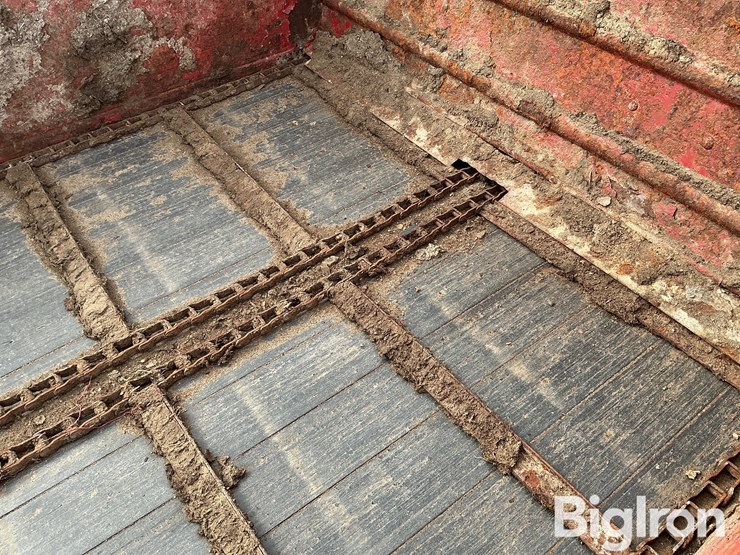 2013-new-holland-195-image-15